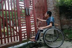 Bắc Ninh: Người khuyết tật bị chiếm nhà
