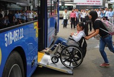 Phấn đấu 100% người khuyết tật được miễn, giảm giá vé xe buýt