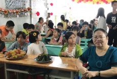 Chuyện tử tế: Lớp học Anh văn miễn phí của cô giáo khuyết tật