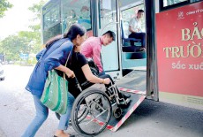 Hà Nội: Thực hiện giải pháp khắc phục, bảo đảm điều kiện tiếp cận đối với người khuyết tật