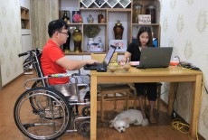 Vợ chồng khuyết tật làm marketing online, tạo việc làm cho hàng trăm người