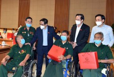 Thủ tướng Phạm Minh Chính gặp mặt người có công tiêu biểu nhân dịp 74 năm Ngày Thương binh - Liệt sĩ
